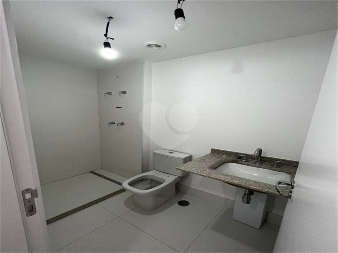 Apartamento à venda com 2 suítes em Campo Belo, São Paulo, SP