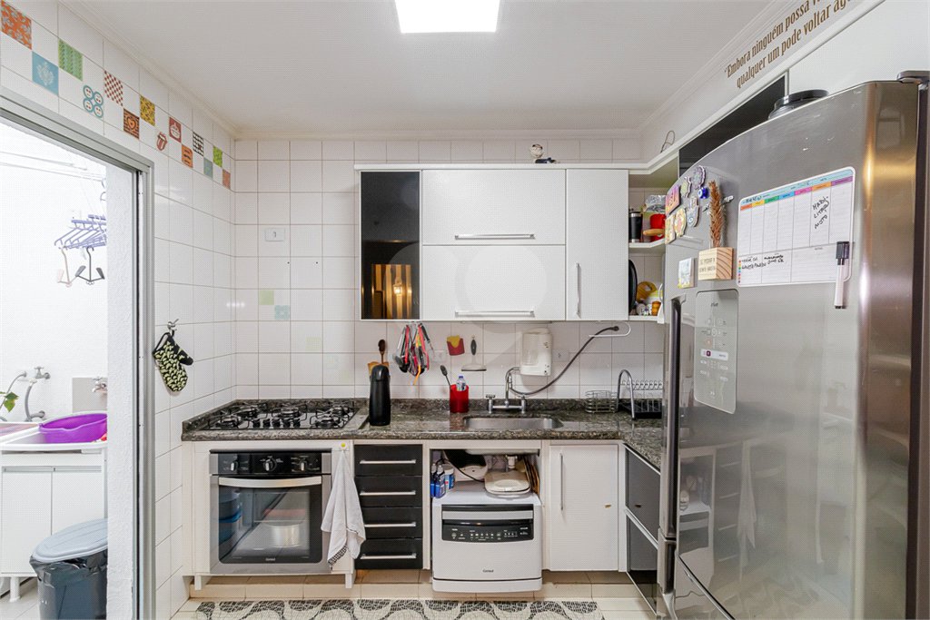 Casa à venda com 3 quartos, sendo 1 suíte, no condomínio Mirante Bello, São Paulo - SP