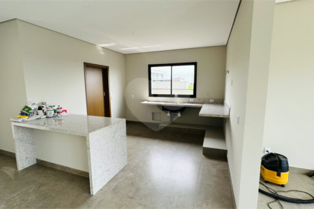 Casa à venda com 3 suítes no condomínio Santa Isabel I, Louveira - SP