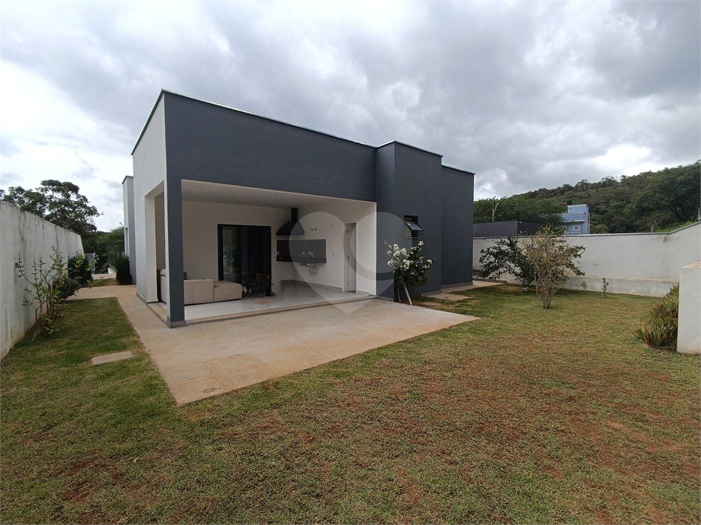 Casa à venda com 3 suítes no condomínio Altos de São Roque, São Roque - SP