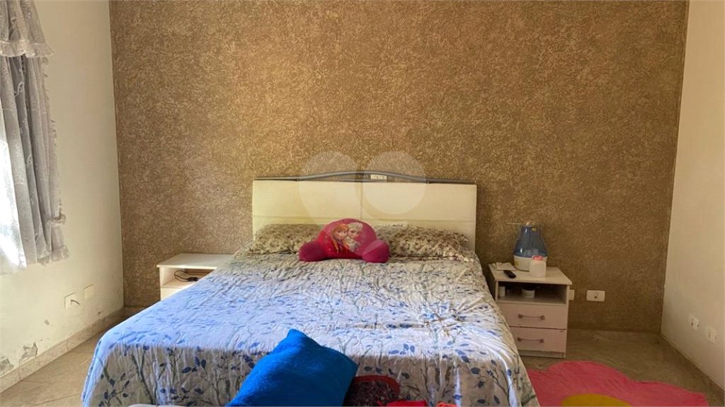 Casa à venda com 4 quartos, sendo 3 suítes, no condomínio Terras de Mont Serrat, Salto - SP
