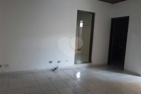 Casa à venda com 4 quartos, sendo 1 suíte, no Centro, São Roque, SP