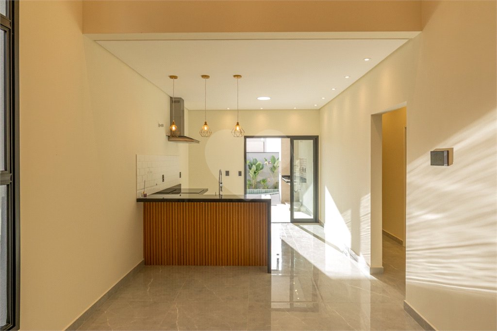 Casa à venda com 3 quartos, sendo 1 suíte, no condomínio Reserva do Vale, Caçapava - SP