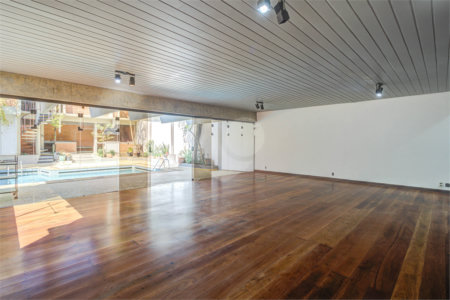 Casa à venda com 5 quartos, sendo 3 suítes, em Alto da Boa Vista, São Paulo, SP