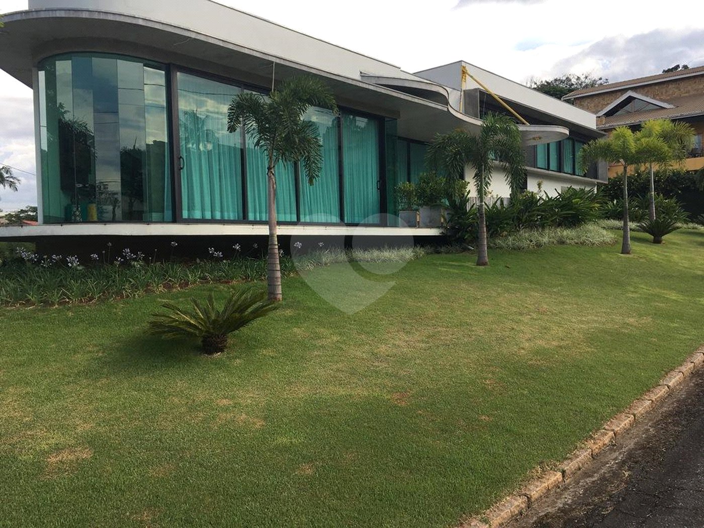 Casa à venda com 4 suítes no condomínio São Joaquim, Vinhedo - SP