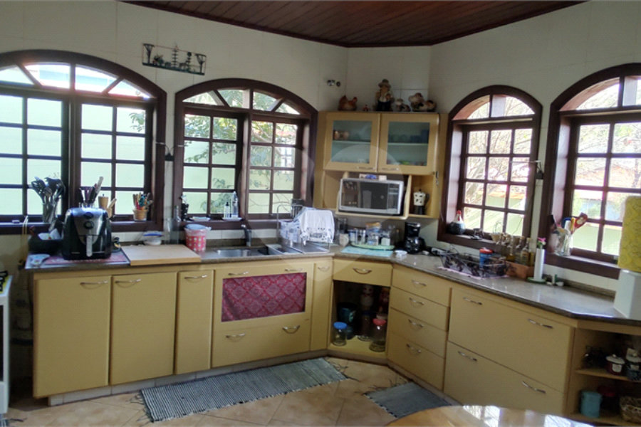 Casa à venda com 3 quartos, sendo 1 suíte, no Centro, Extrema, MG