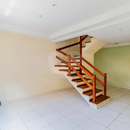Casa à venda com 3 quartos, sendo 1 suíte,  no condomínio Villa Bella, São Paulo - SP