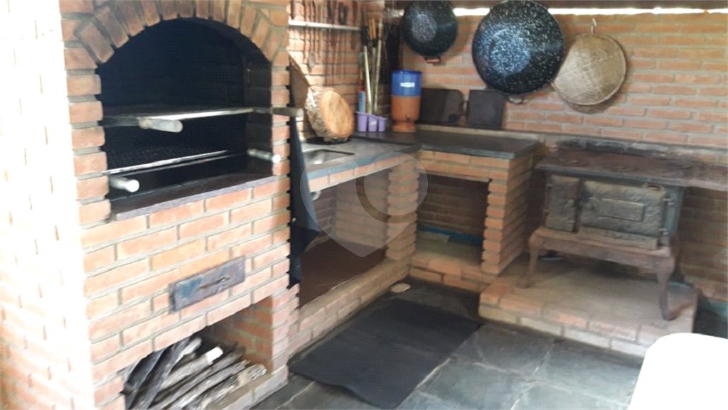 Chácara à venda com 8 quartos, sendo 3 suítes, no Centro, Toledo, MG