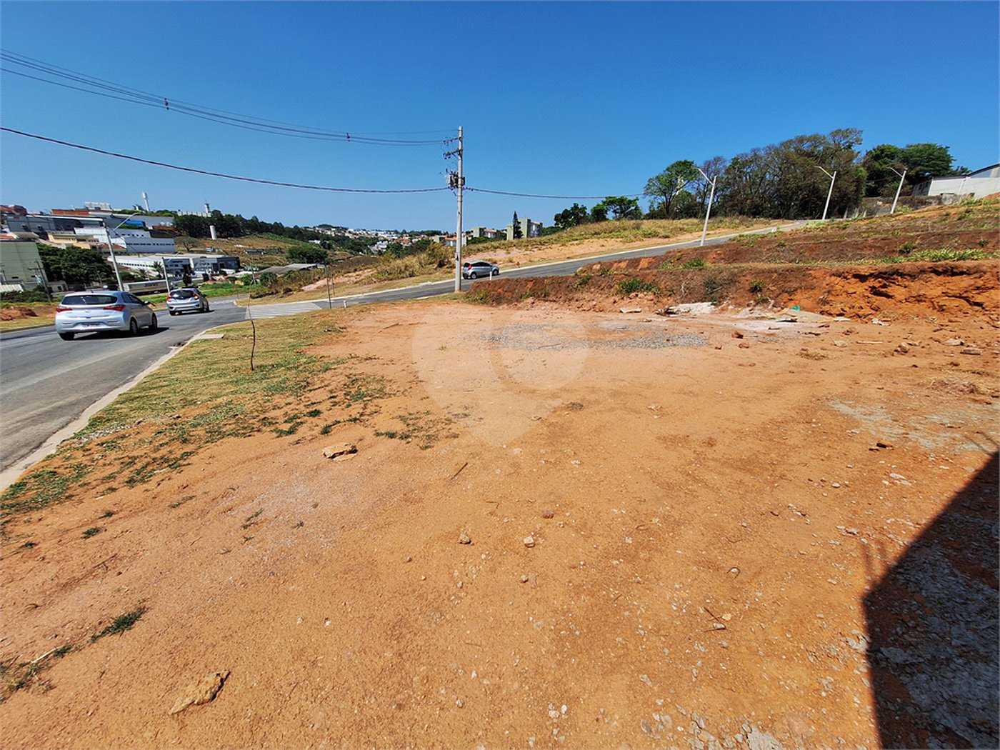 Terreno à venda com 1 suíte no condomínio Comercial Independência, Vinhedo - SP