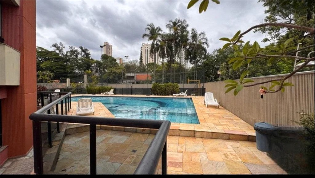 Apartamento à venda ou para alugar com 3 quartos, sendo 1 suíte, em Vila Andrade, São Paulo, SP