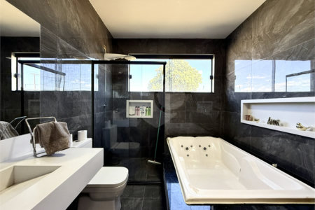 Casa à venda com 3 quartos, sendo 1 suíte,  em Terras de Santa Cristina XIII Setor Marina, Paranapanema, SP