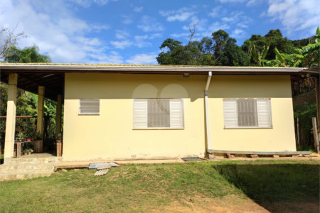 Chácara à venda com 3 quartos, sendo 2 suítes,  em Parque Varanguera, São Roque, SP