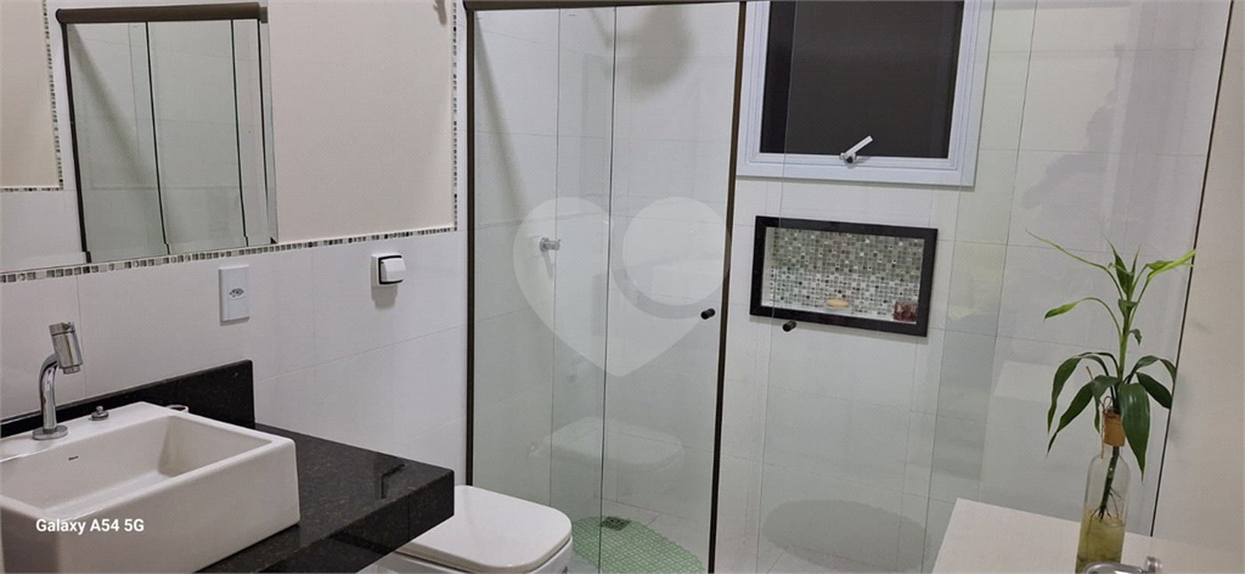 Casa à venda com 4 quartos, sendo 2 suítes, no condomínio Saint Patrick, Sorocaba - SP