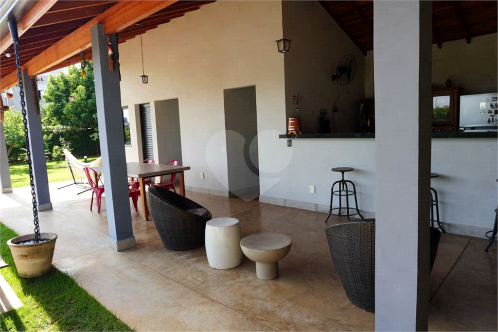 Casa à venda com 4 quartos, sendo 2 suítes, no condomínio Primavera, Salto - SP