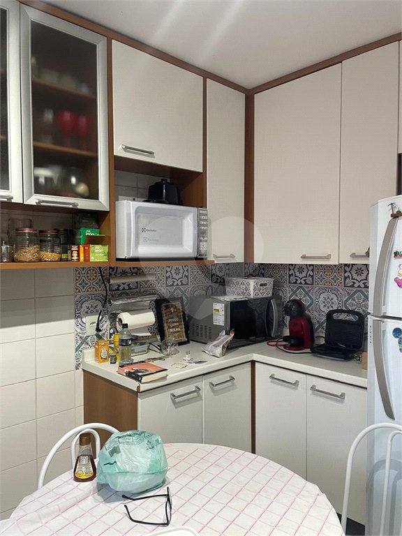 Casa à venda com 3 quartos, sendo 1 suíte, no condomínio Serranos, São Paulo - SP