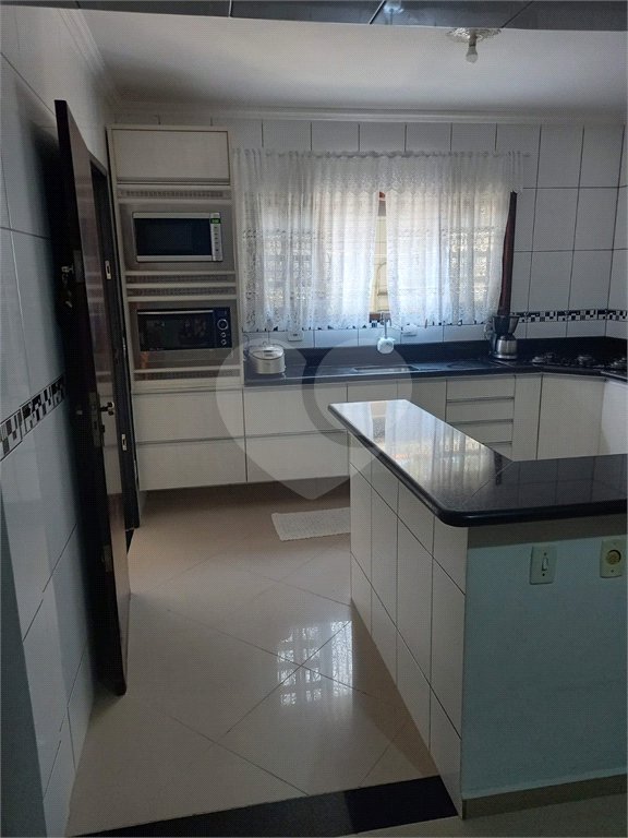 Sobrado à venda com 3 quartos, sendo 1 suíte,  em Vila Lavínia, Mogi das Cruzes, SP