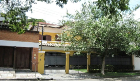 Casa à venda com 4 quartos, sendo 2 suítes,  em Jardim Leonor, São Paulo, SP