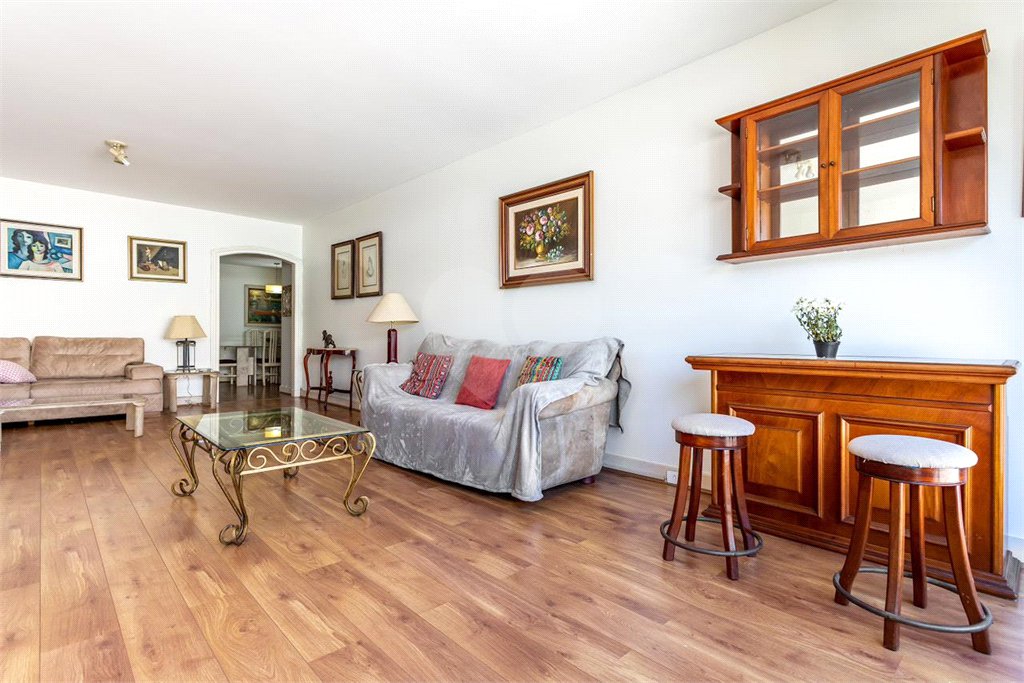 Apartamento à venda com 3 quartos, sendo 1 suíte, em Copacabana, Rio de Janeiro, RJ