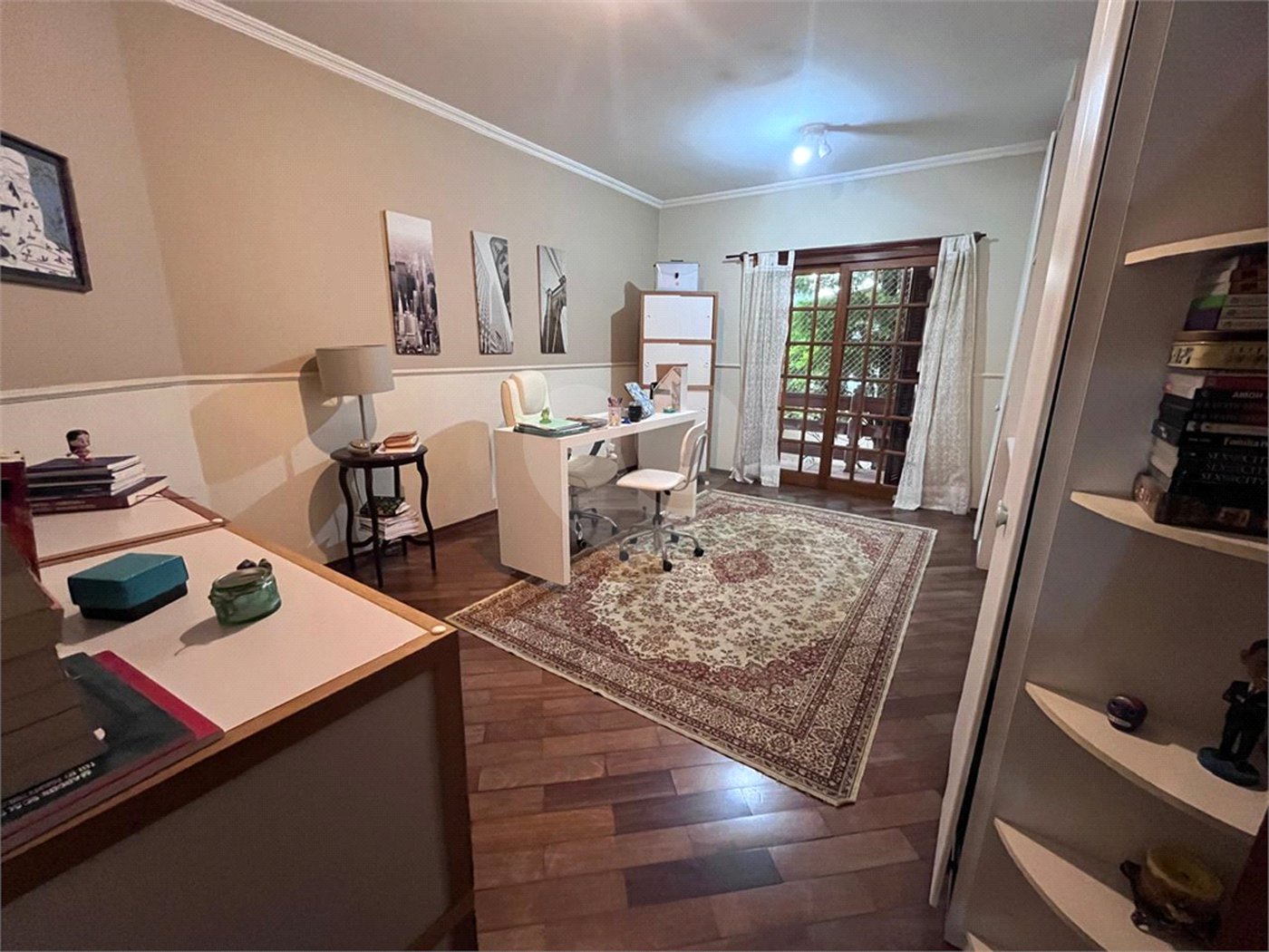 Casa à venda com 4 quartos, sendo 2 suítes, no condomínio Jornalista Américo Ariza, São Paulo - SP