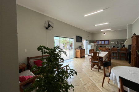 Casa à venda com 3 suítes em Jardim Shangri-lá, Itapetininga, SP