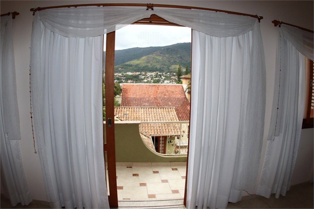 Casa à venda ou para alugar com 3 suítes em Vila Petrópolis, Atibaia, SP