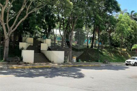 Apartamento à venda com 3 quartos, sendo 1 suíte, em Santo Amaro, São Paulo, SP