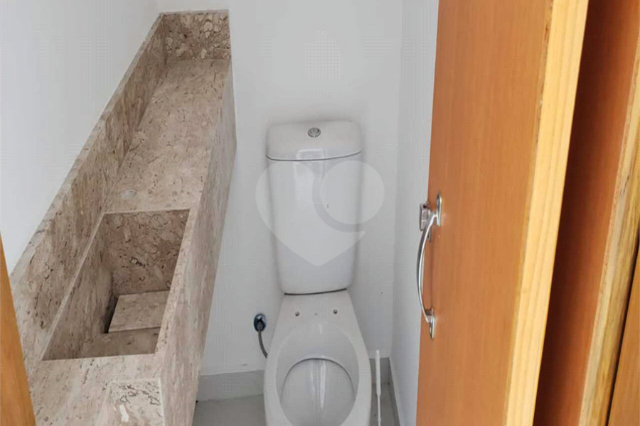 Sobrado à venda com 3 quartos, sendo 1 suíte, em Vila Romero, São Paulo, SP