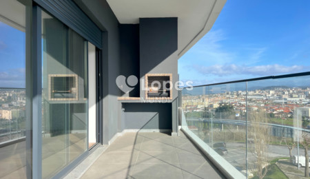 Apartamento T2 à venda em Águas Santas, Maia, Portugal – Varanda e garagem