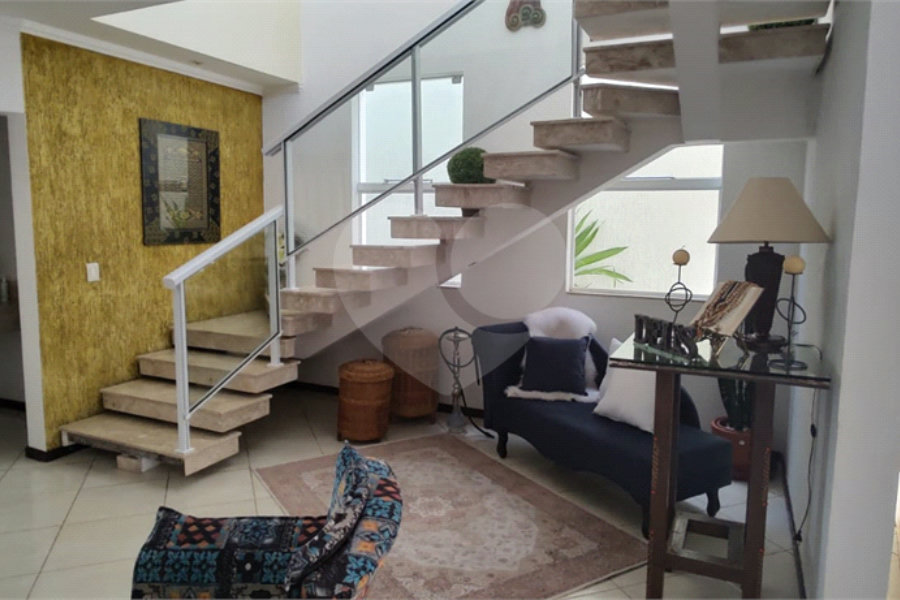 Casa à venda com 5 quartos, sendo 3 suítes,  em Capoavinha, Mairiporã, SP