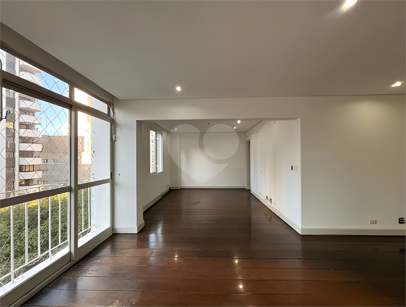 Apartamento à venda com 3 quartos, sendo 1 suíte, em Cerqueira César, São Paulo, SP