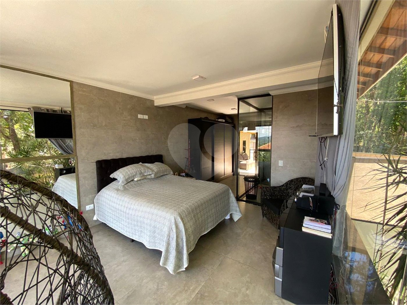 Casa à venda com 4 suítes em Vila Santista, Atibaia, SP