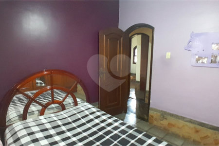 Casa à venda com 4 quartos, sendo 1 suíte, em Bangu, Rio de Janeiro, RJ