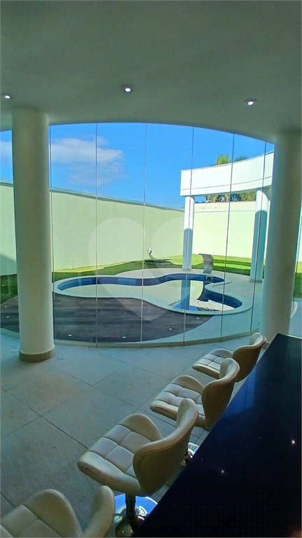 Casa à venda com 3 suítes no condomínio Figueira Garden, Atibaia - SP