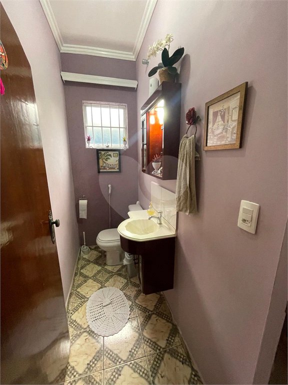 Sobrado à venda com 4 quartos, sendo 1 suíte,  em Jardim Las Vegas, Santo André, SP
