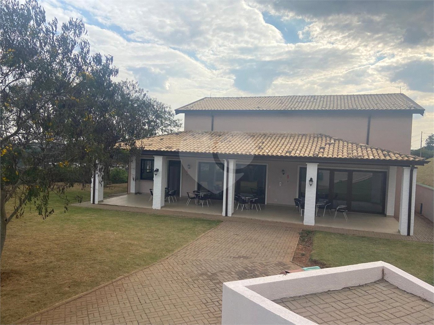 Casa à venda com 3 suítes no condomínio Vale da Santa Fé, Vinhedo - SP