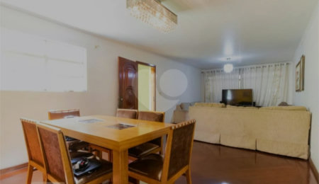 Sobrado à venda com 3 quartos, sendo 1 suíte,  em Campo Grande, São Paulo, SP