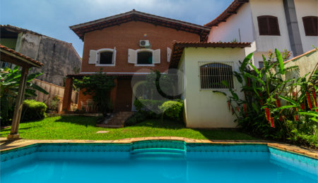 Casa de Vila à venda com 4 quartos, sendo 2 suítes, em Alto da Boa Vista, São Paulo, SP