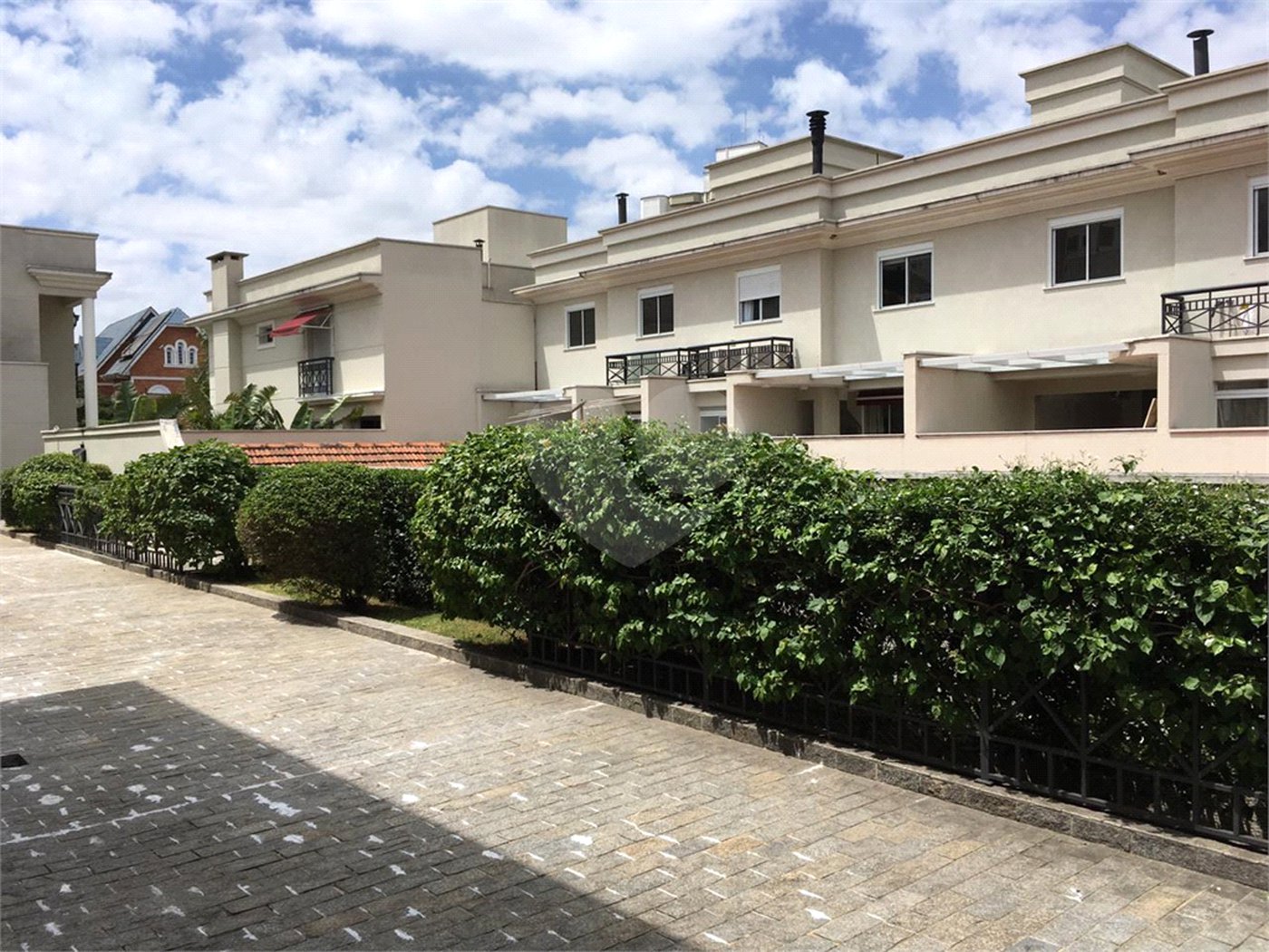 Casa à venda com 4 quartos, sendo 3 suítes,  em Vila Monumento, São Paulo, SP
