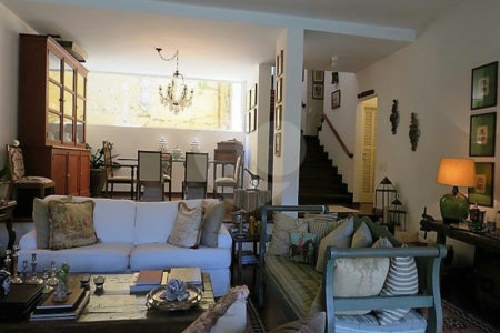 Casa à venda com 4 quartos, sendo 2 suítes, em Jardim Morumbi, São Paulo, SP