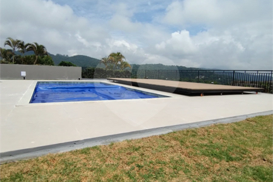 Casa à venda com 4 quartos, sendo 2 suítes, no condomínio Alpes da Cantareira, Mairiporã - SP