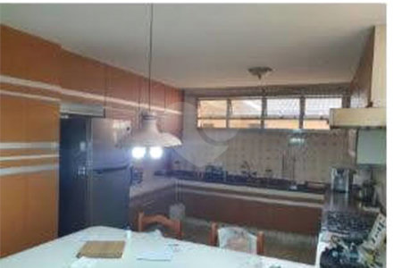 Sobrado à venda com 4 quartos, sendo 3 suítes,  em Jardim Petrópolis, São Paulo, SP
