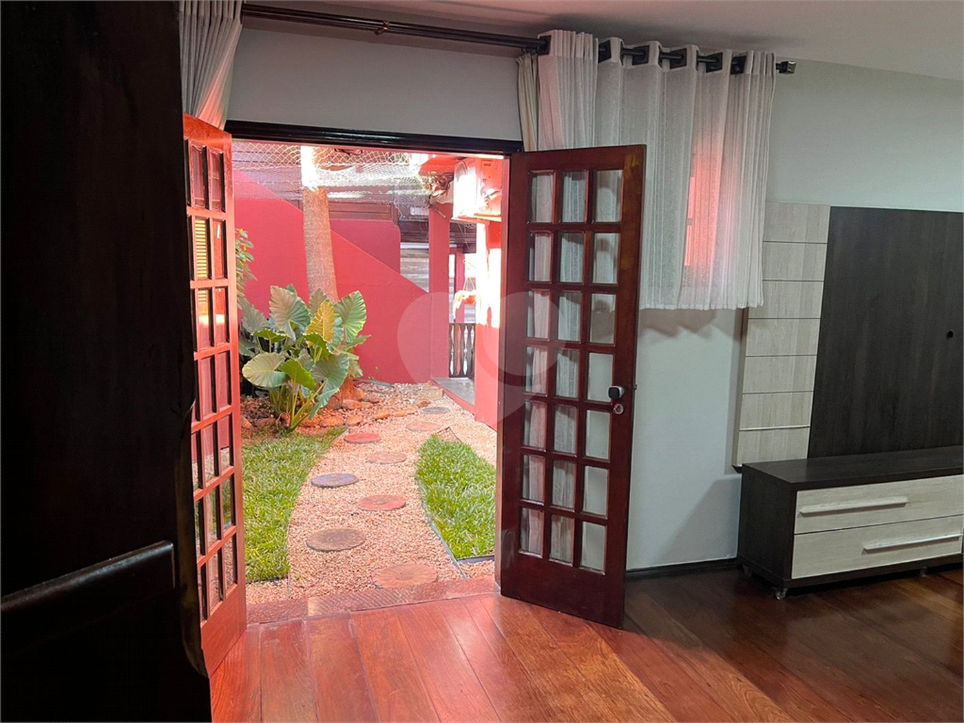 Casa Térrea à venda com 5 quartos, sendo 3 suítes,  em Vila Oliveira, Mogi das Cruzes, SP