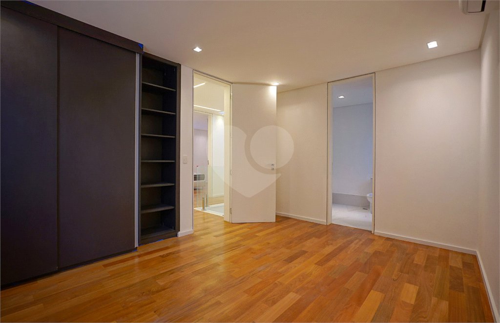 Casa para alugar com 4 suítes no condomínio Hípica Garden, São Paulo - SP