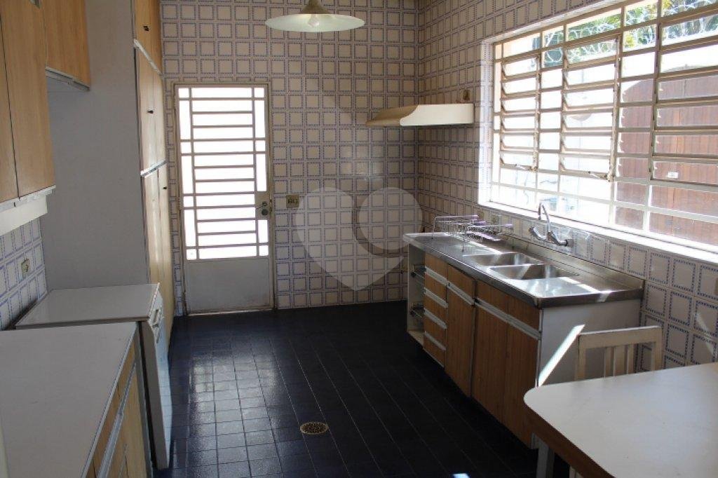 Casa Térrea à venda ou para alugar com 6 suítes em Vila Tramontano, São Paulo, SP
