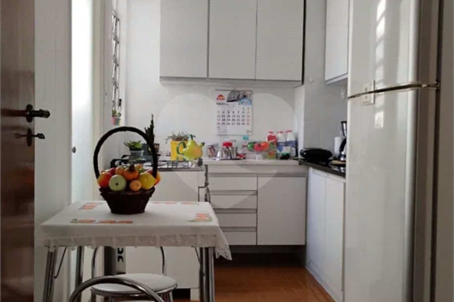 Vende-se apartamento no Jardim Aeroporto com 03 dormitórios