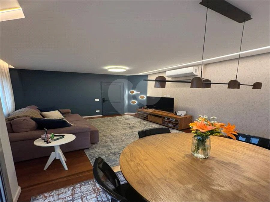 Apartamento Recém reformado e mobiliado a venda em Vila Mariana