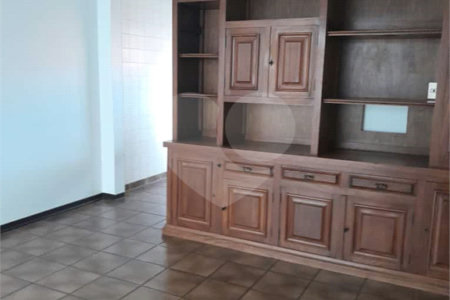 Linda casa para venda / Locação em bairro nobre