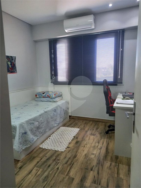 Sobrado à venda com 5 quartos, sendo 3 suítes, em Residencial Jatobás, Louveira, SP