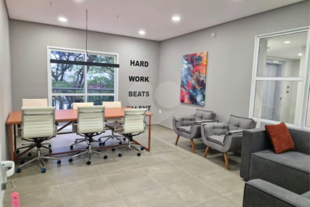 Apartamento Mobiliado a Venda no Campo Belo