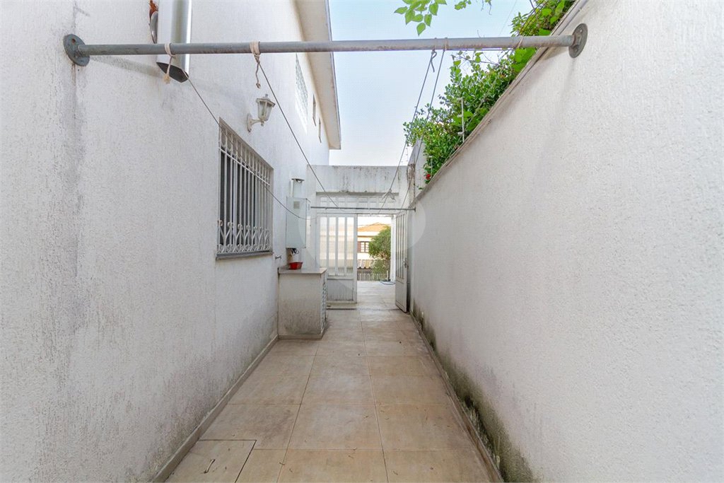 Casa Sobrado à venda com 342 m², 3 dormitórios, sendo 2 suítes, 4 vagas na Vila Mariana - São Paulo.